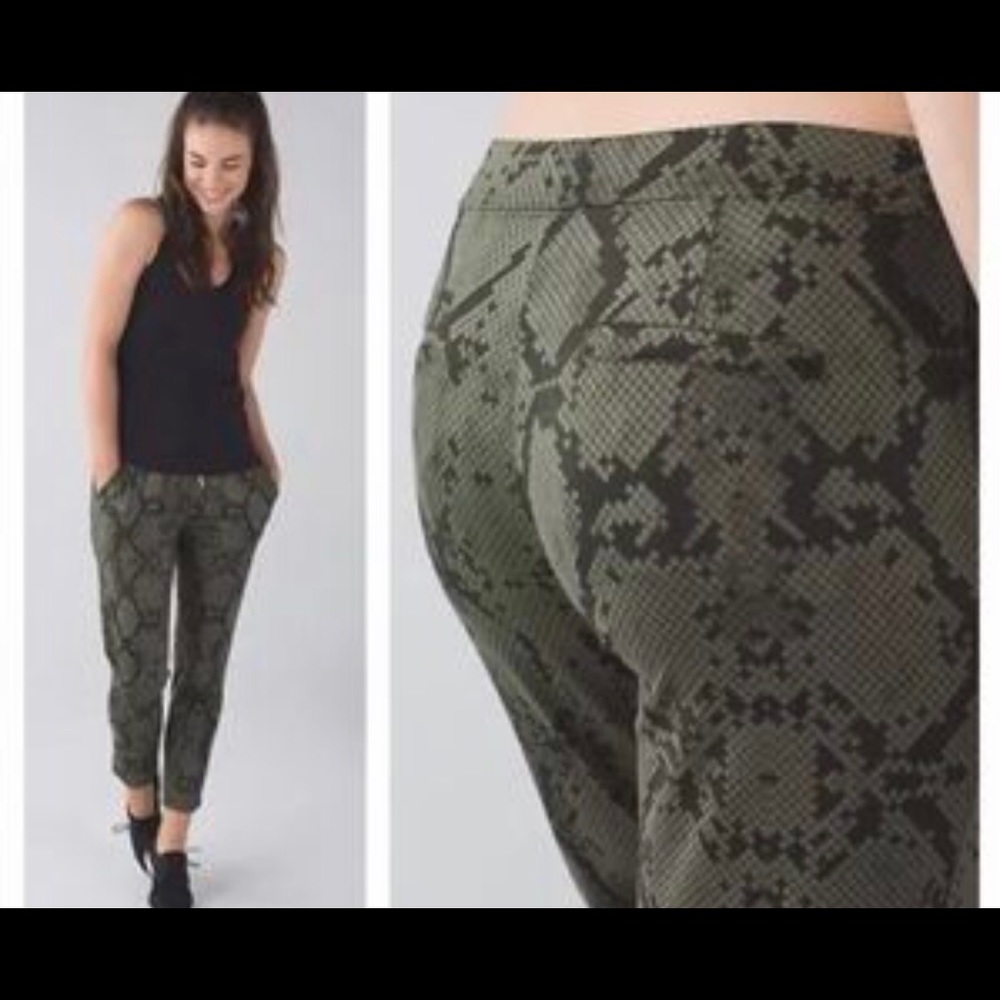 Lululemon Jet Crop Pants Ziggy Snakeskin Greens Luxtreme